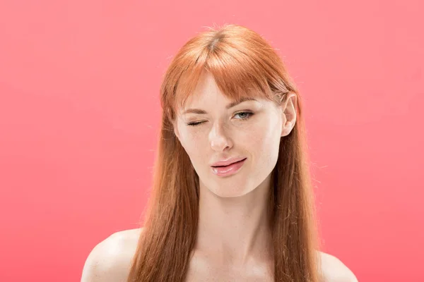 Front View Naked Redhead Girl Looking Camera Blinking Isolated Pink — Stock Photo, Image