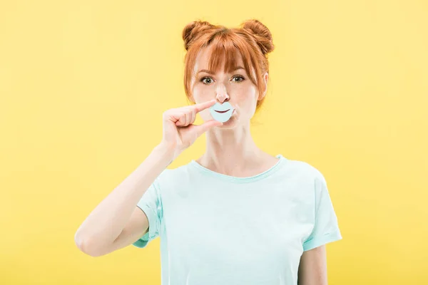 Front View Redhead Girl Shirt Holding Paper Lips Looking Camera — Stock Photo, Image