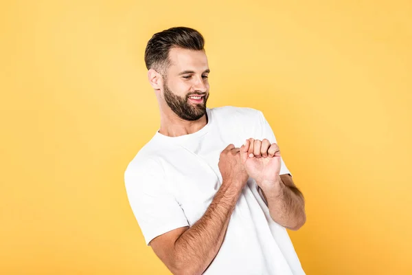 Hombre Guapo Feliz Camiseta Blanca Bailando Aislado Amarillo — Foto de Stock