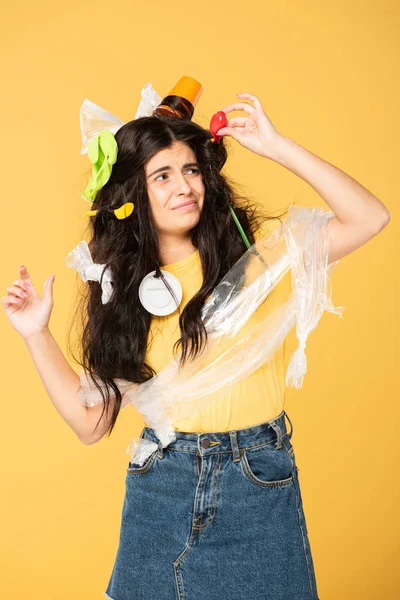 Frustrated Young Woman Rubbish Hair Isolated Yellow — Stock Photo, Image