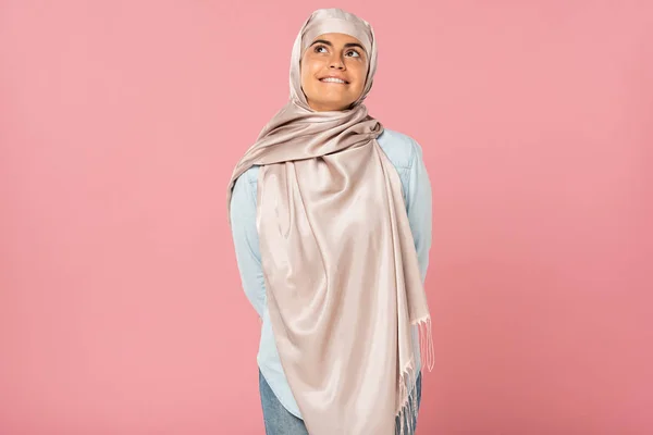 Attractive Dreamy Arabic Girl Hijab Isolated Pink — Stock Photo, Image