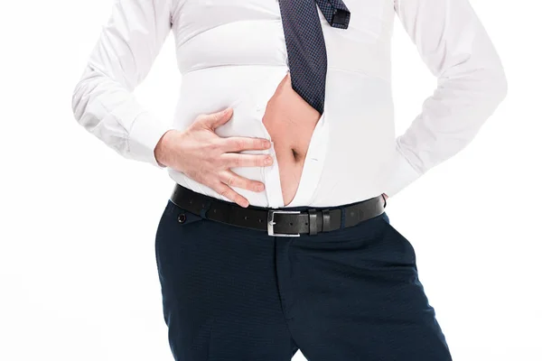 Teilansicht eines übergewichtigen Mannes in enger formaler Kleidung, der den Bauch isoliert auf Weiß zeigt — Stockfoto