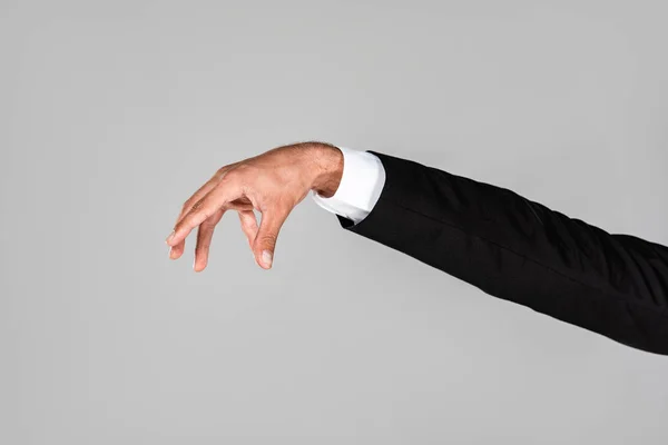 Обрізаний вид бізнесмена рука жестикулює ізольовано на сірому — стокове фото