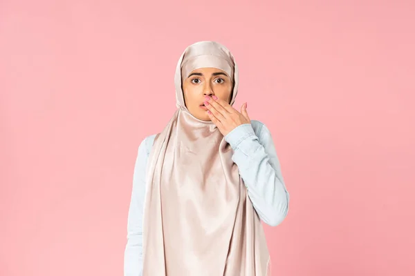 Shocked muslim woman in hijab gesturing, isolated on pink — Stock Photo