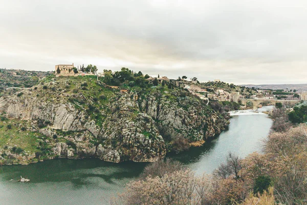 Tajo river on its way around the city of Toledo.