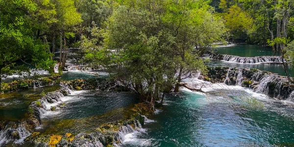 Hermoso río y cascada —  Fotos de Stock