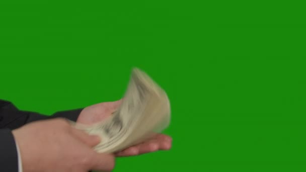 A woman takes money from a man and recounts a green screen — Stock Video