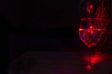 Su ve kabarcık ve SP şarap cam lazer ışık boyama