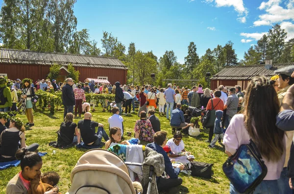 Mutlu insanlar yerde zevk ve İsveç bekliyor 