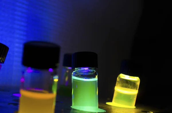 Reacción fotoquímica inducida por luz de cerca colorida múltiple — Foto de Stock