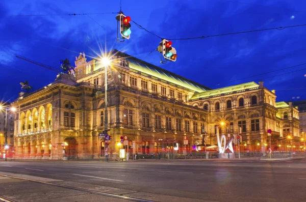 Vienna Opera House landmärke med lång exponering fotografering Durin — Stockfoto