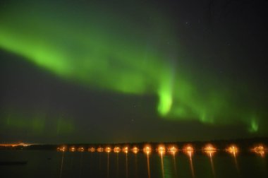 Kuzey kutup ışığı Aurora borealis çok renkli güzel ışık