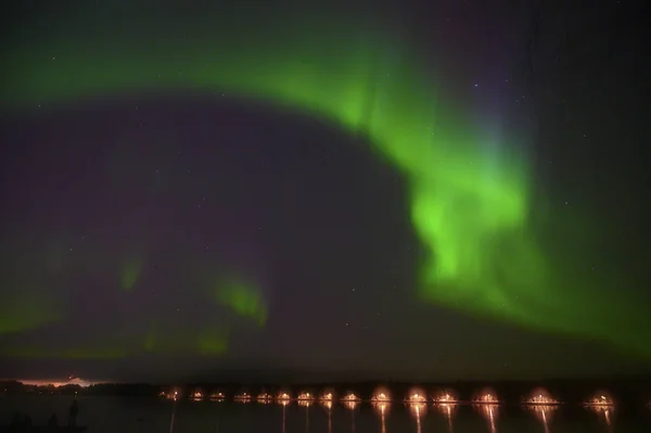 Northern Polar ljus Aurora Borealis flerfärgad ljus glödande u — Stockfoto