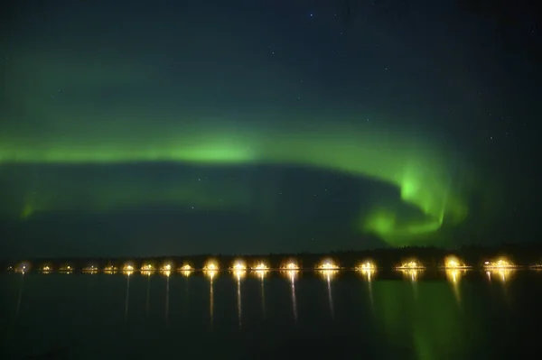 Northern Polar licht Aurora Borealis gloeien onder de sterrenhemel da — Stockfoto