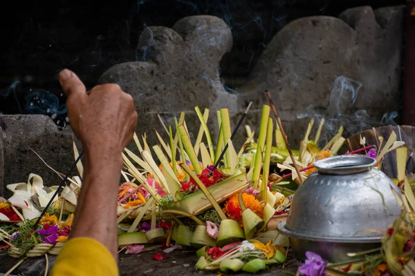 Prêtre Organisant Décoration Rituel Culte Dieu Hindou Déesse Dans Temple — Photo