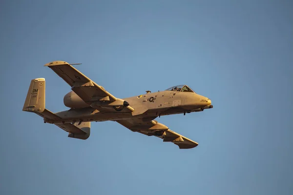 Abbotsford, Bc - Ağu 10 2018 - Cuma Twilight Show sırasında gösteri performansı A10 Thunderbolt flyby parçası