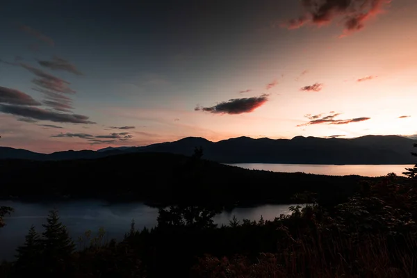 Atemberaubender Abendhimmel Über Dem See — Stockfoto