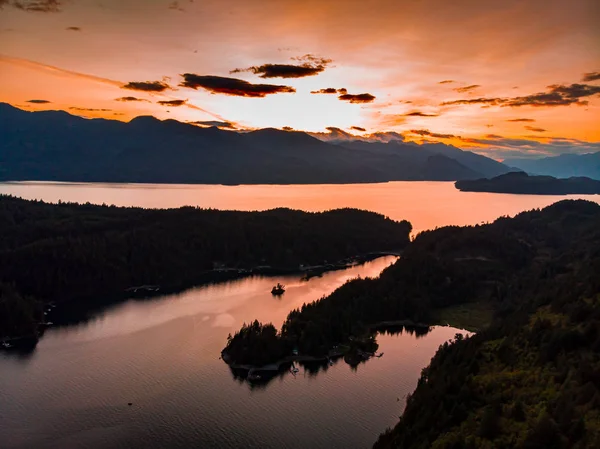 Flygfoto Fantastisk Orange Solnedgång Över Sjön Öar — Stockfoto