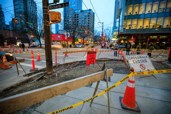 VANCOUVER, BC - 17 Şubat 2020 - Yol çalışması, kaldırım kapatıldı, şehir merkezi