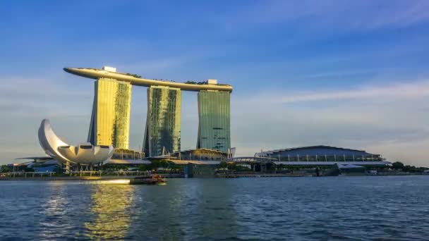 Kvällen Med Utsikt Över Marina Bay Sands Hotel — Stockvideo