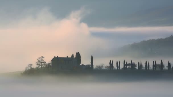 Nevoeiro de manhã denso na Toscana — Vídeo de Stock