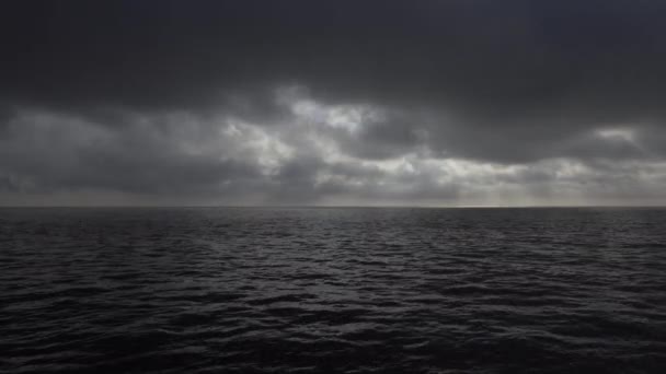 Dramatischer Himmel Über Dem Ozean — Stockvideo