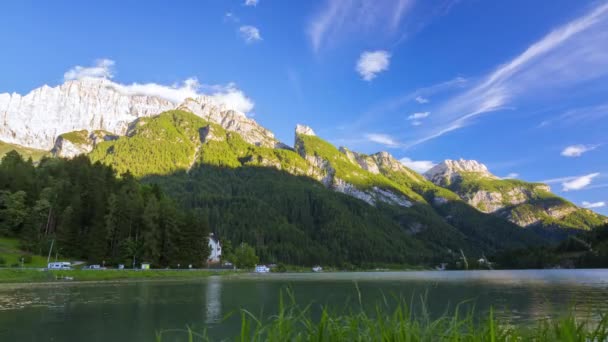 Abend am Bergsee — Stockvideo