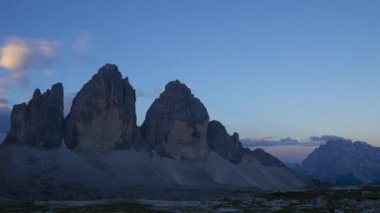 dağlar üzerinde gündoğumu tre cime di lavaredo