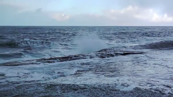 Borrifo Surf Norte — Vídeo de Stock