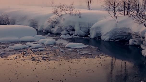 Geblokkeerde Stream Winteravond — Stockvideo