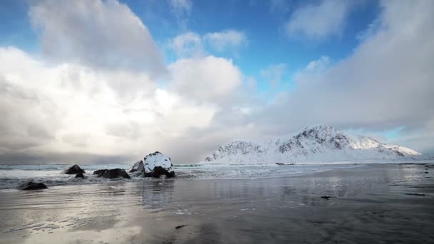 Wave Een Winter Strand Wolken — Stockvideo