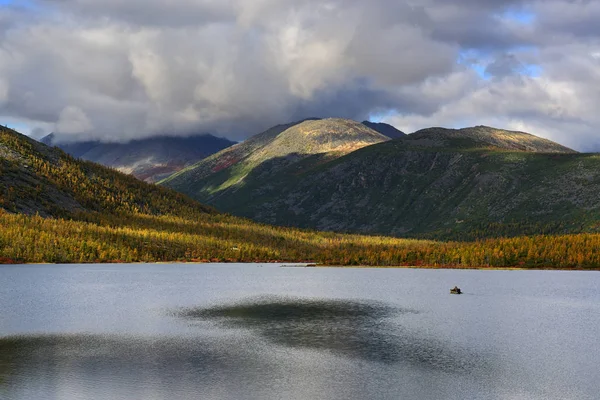 Magadan bölgesi, Kolyma, Bitişik göl