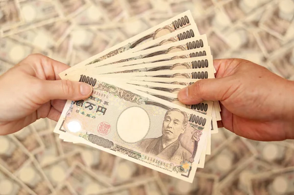 Yen Japanska Pengar Händer Som Håller Betalar Tar Emot 100 — Stockfoto