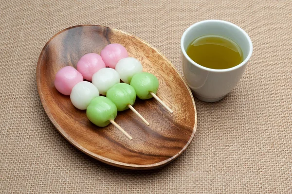 Japonês Doce Tradicional Chamado Dango Mochi Bandeja Madeira Com Chá — Fotografia de Stock