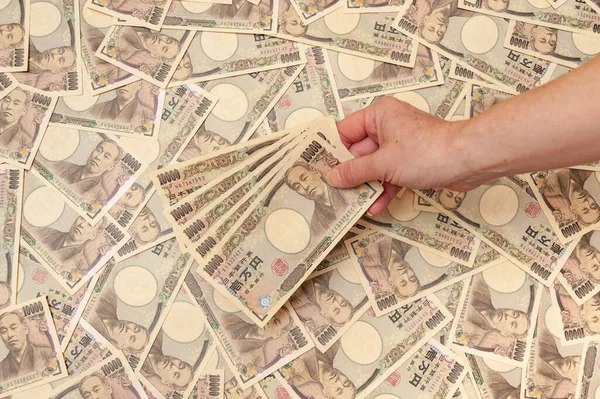 1万円札5枚の手札 1万円札数枚の背景 日本のお金 金融豊かさ 水平射撃 — ストック写真
