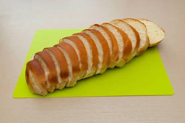 Delicioso Pão Caseiro Brasileiro Fatiado Isolado Fundo Madeira Bege — Fotografia de Stock