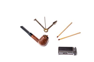 Boru, Aksesuar ve üzerinde beyaz izole tütün