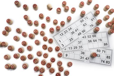 Bingo veya Loto oyun. Loto kartlarındaki tahta fıçı.