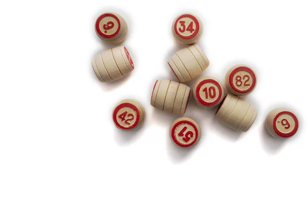 Bingo o gioco del lotto. fusti di legno di lotto su carte . — Foto Stock
