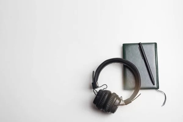 Bolígrafo Bloc Notas Con Auriculares — Foto de Stock