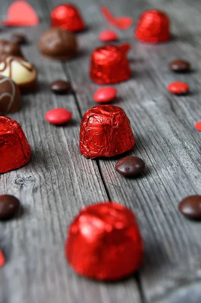 Rot Verpackte Schokoladenbomben — Stockfoto