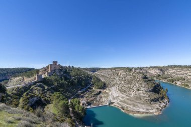 Cuenca il İspanya güneşli kış da da Alarcon Köyü Kalesi