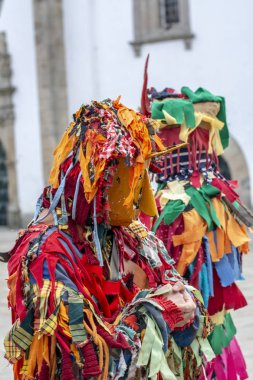 Bragana Portekiz 02 10 2018: yukarı bir karnaval geçit maskeli adam görünümünü kapat.