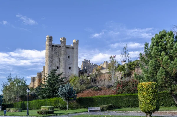 Valencia Don Juan güneşli bir günde Leon İspanya il içinde köyü Kalesi