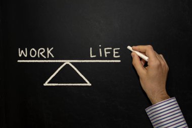 iş ve yaşam bir tahtaya gösterilen denge