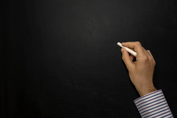 Close Van Zakenman Hand Schrijven Een Schoolbord Met Kopie Ruimte — Stockfoto