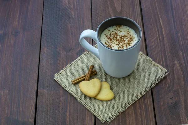 Xícara Capuccino Com Canela Uma Mesa Madeira Rústica — Fotografia de Stock