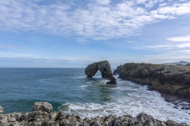 Villahormes kayalıklarla ve kanyon, il Asturias, İspanya