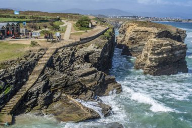 Sahil, Ribadeo, Playa de las Catedrales, Lugo İspanya kayalıklarla