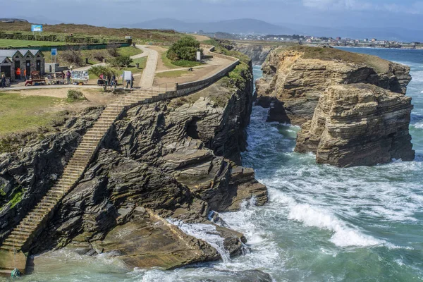 Sahil, Ribadeo, Playa de las Catedrales, Lugo İspanya kayalıklarla
